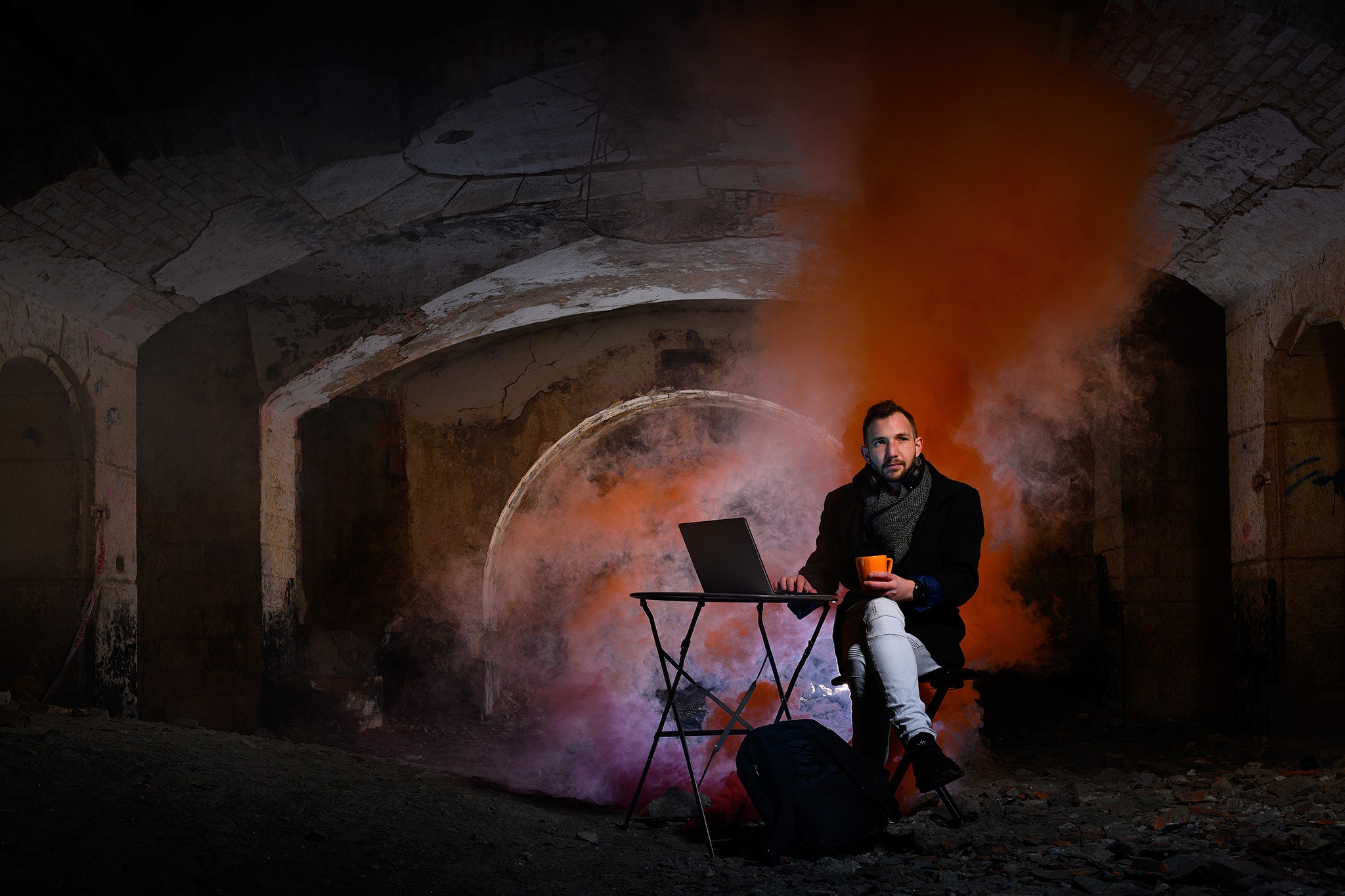 Photo corporate avec fumigène pour un architecte| Insolite