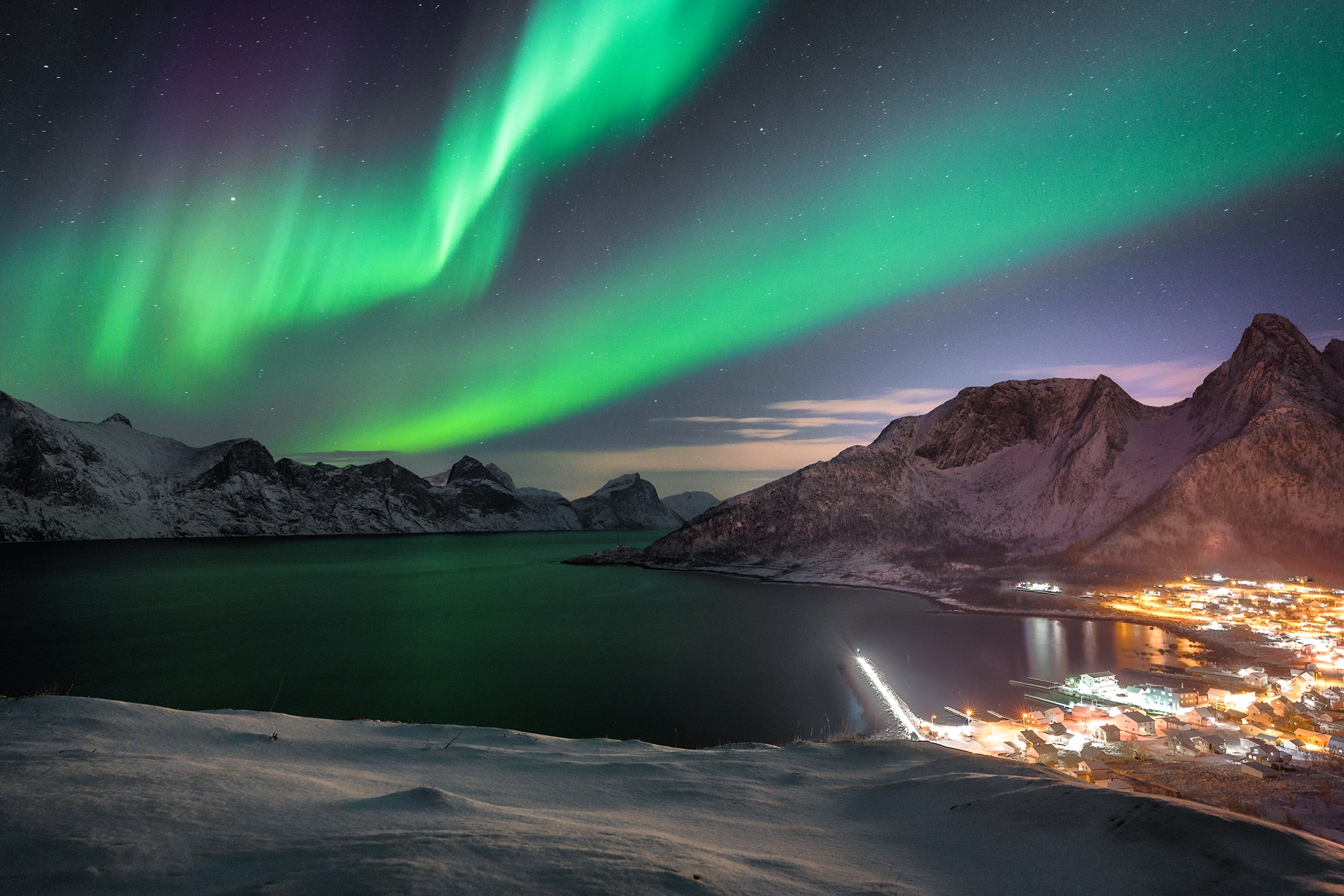 Aurore boréale au dessus du fjord de Mefjord | Ile de Senja, Norvège © Pierre ROLIN - Photographe Nancy - Lorraine / Grand Est