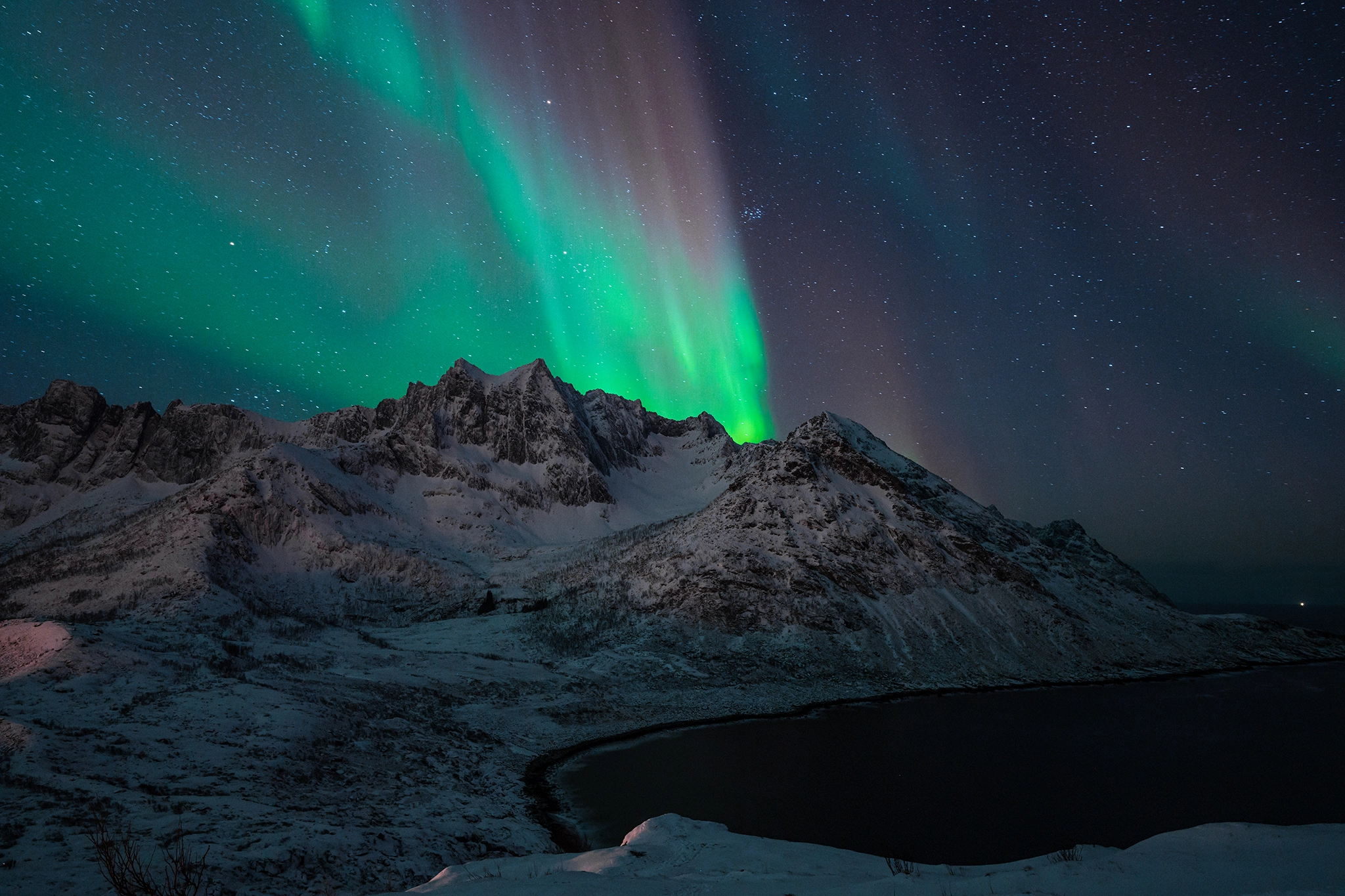 Aurore boréale sur le fjord | Ile de Senja, Norvège © Pierre ROLIN - Photographe Nancy - Lorraine / Grand Est